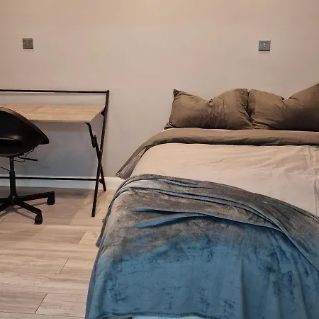 New London Apartment